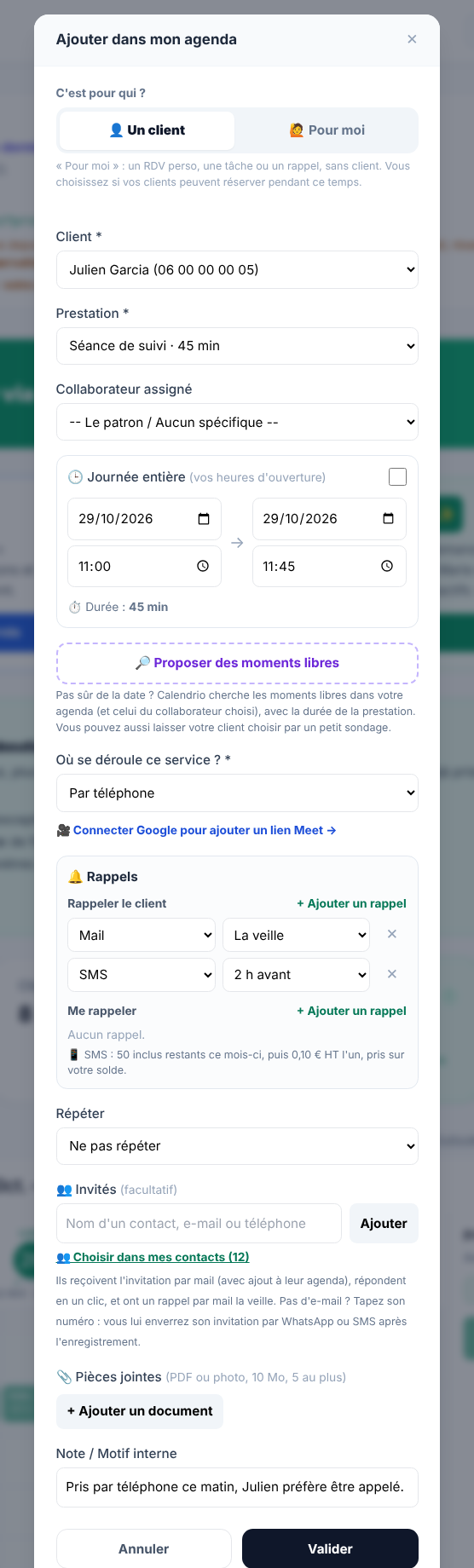 Fenêtre « Ajouter dans mon agenda » de Calendrio remplie pour un rendez-vous pris par téléphone : client fictif, séance de suivi de 45 min le jeudi 29 octobre 2026 de 11 h à 11 h 45, lieu « Par téléphone », rappel par mail la veille et SMS 2 h avant