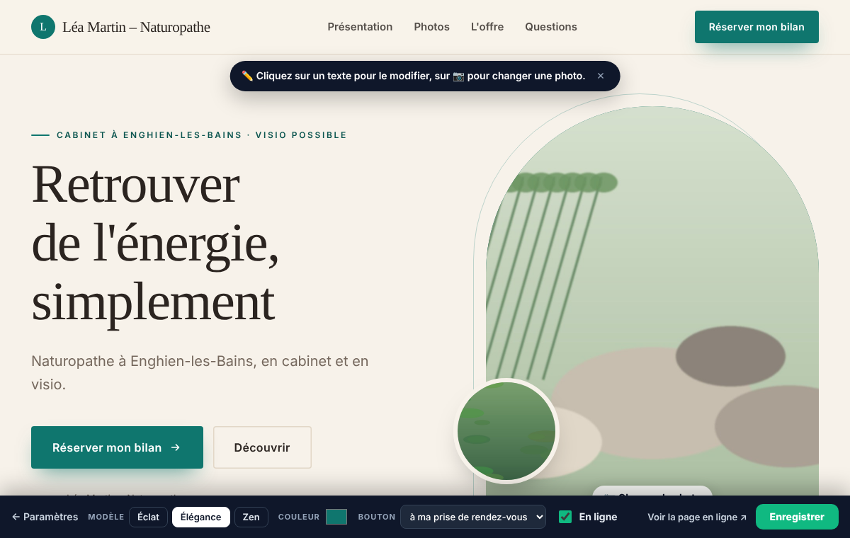 Page de présentation de « Léa Martin – Naturopathe » ouverte en modification dans Calendrio : titre « Retrouver de l’énergie, simplement », bouton « Réserver mon bilan », et barre du bas avec les modèles Éclat, Élégance et Zen, la couleur, le choix du bouton, la case « En ligne » et « Enregistrer »